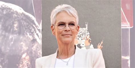 Jamie Lee Curtis Poses Naked in a Bathtub in Throwback Pic。